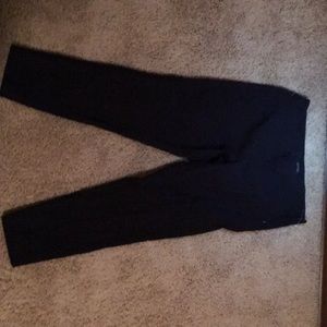 Never worn Harve Benard size 8 Ladies Black Capris